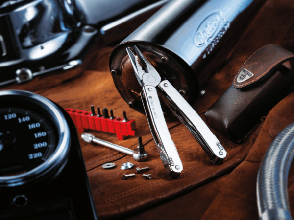 swiss tool mit bithalter und leder gürtel etui in braun