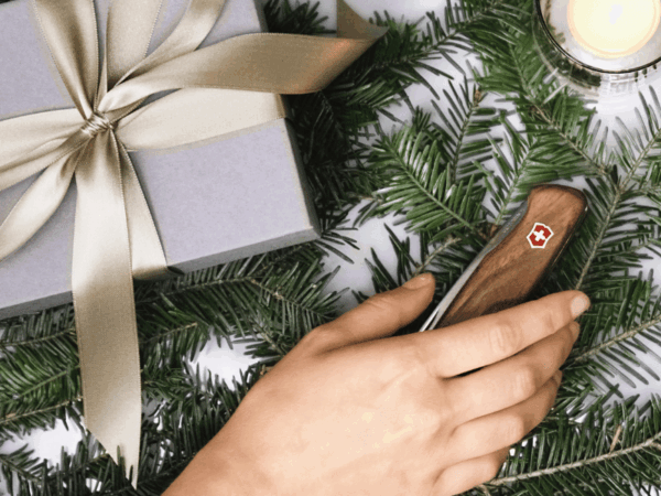 Victorionox Weihnachtsgeschenkpäckchen großes Taschenmesser mit Holzgriff