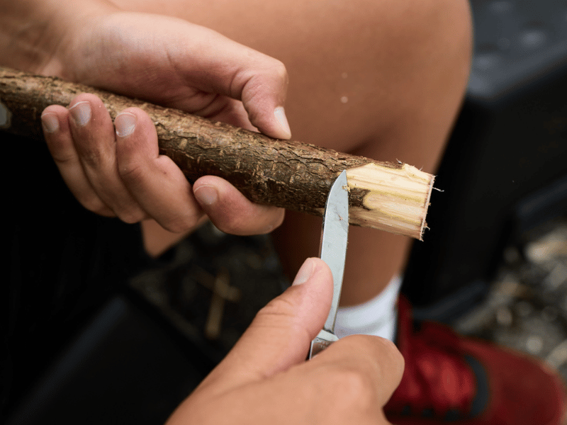 ast spitzen mit schweizer messer