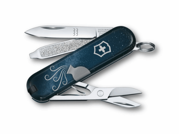 Kleines Taschenmesser Classic SD mit Sternzeichen Wassermann Aquarius offen
