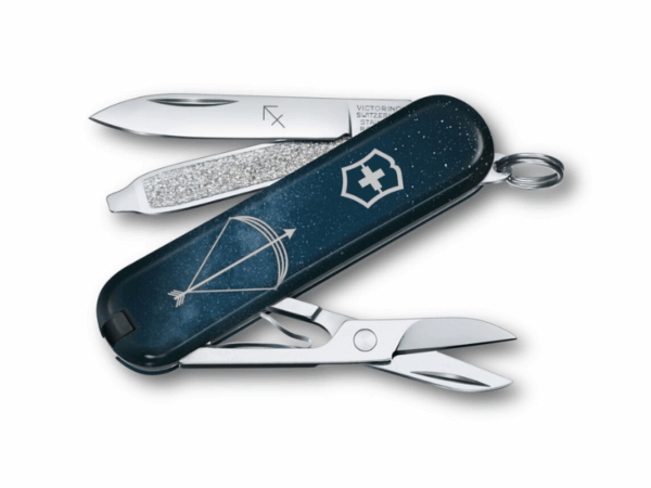 Kleines Taschenmesser Classic SD mit Sternzeichen Schütze Sagittarius offen