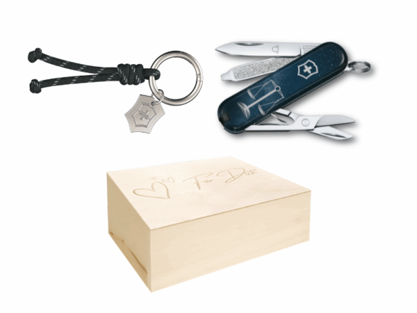 Kleines Taschenmesser mit Sternzeichen Motiv Waage im Geschenkset mit Schlüsselring schwarz und Holzbox mit Gravur "Für dich"